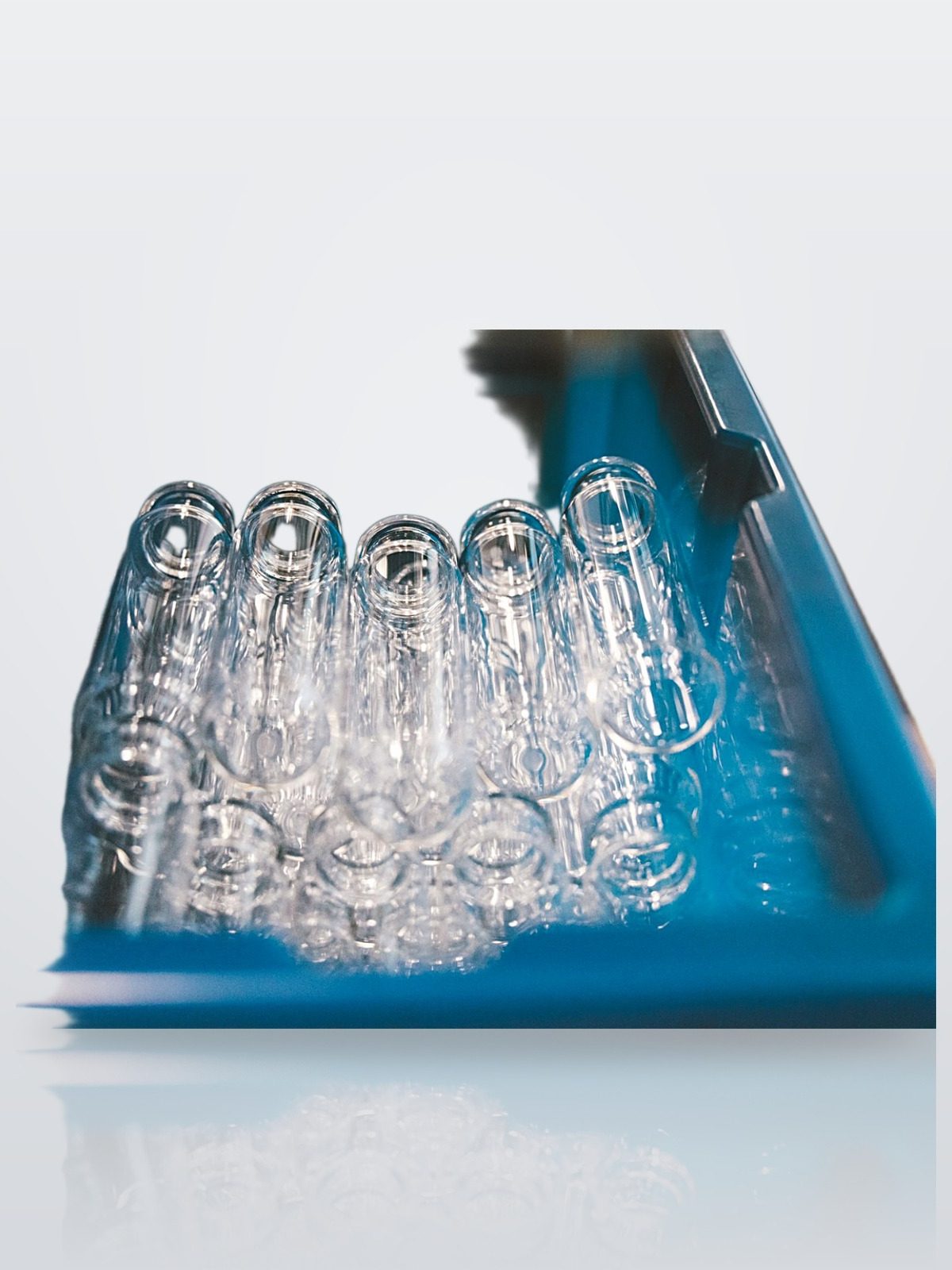 PET-Preforms in einer Kiste